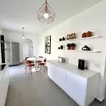 Evelyn Villa